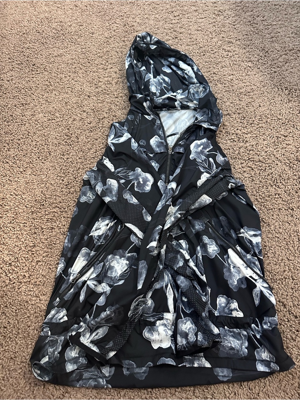 Lululemon Misty Mist pullover, size 10